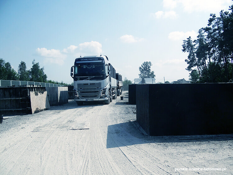 Transport szamb betonowych  w Rabce-Zdroju